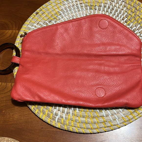 Red bracelet clutch - Picture 3 of 6